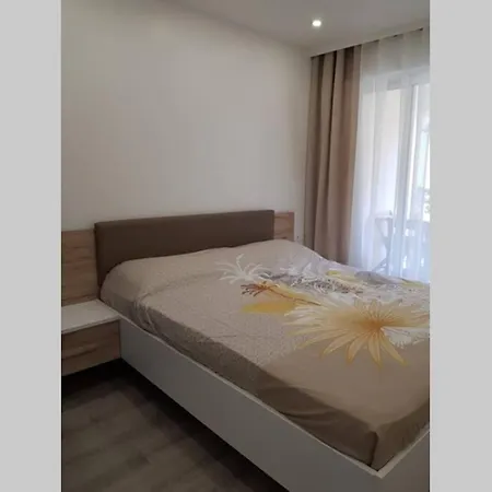 Neuf Pres De La *