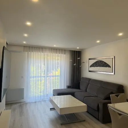 Neuf Pres De La Apartment